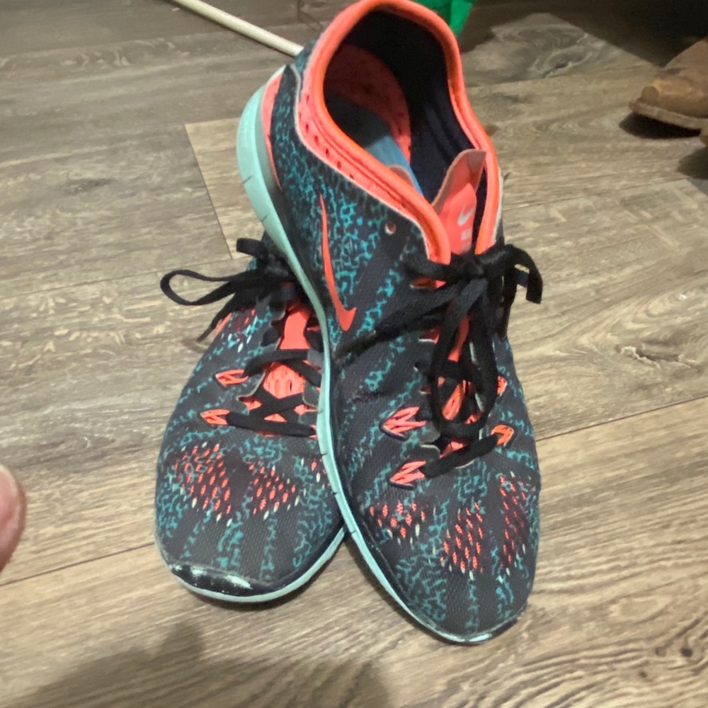 Nike tennis shoes